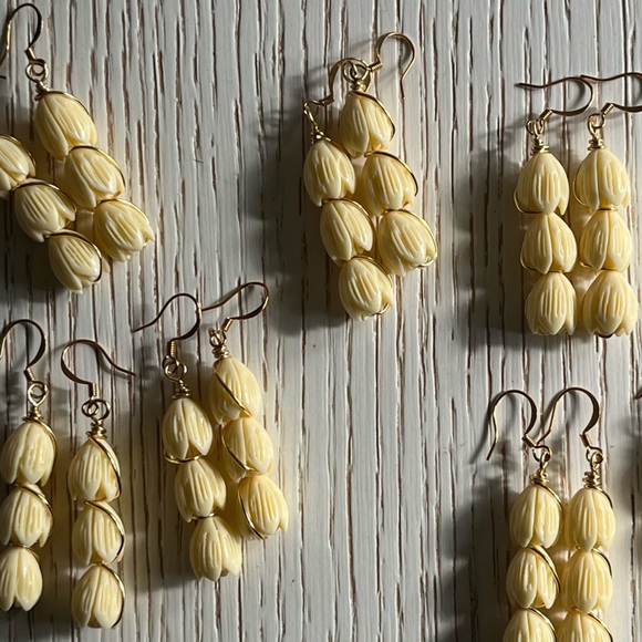 Manaola Jewelry - ✨FREE W BUNDLE! PIKAKE DROP EARRINGS✨